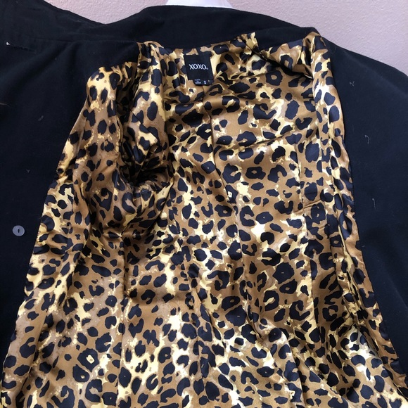 Fashionable black coat - Picture 4 of 5